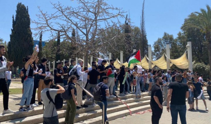 وقفة في جامعة تل أبيب تنديدا باغتيال الصحفية أبو عاقلة