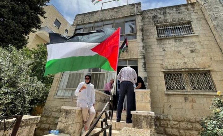 الاحتلال يعتدي على المشاركين في بيت عزاء الشهيدة أبو عاقلة