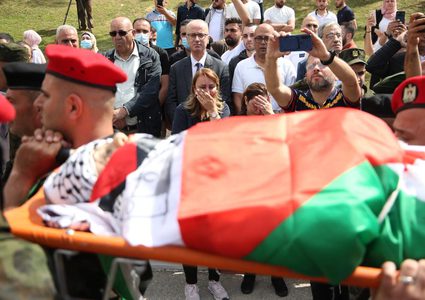 صحفيو الخليل يقيمون بيت عزاء لـلشهيدة شيرين أبو عاقلة