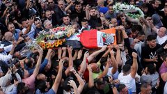 آلاف من أبناء شعبنا يستقبلون جثمان الشهيدة أبو عاقلة في القدس المحتلة