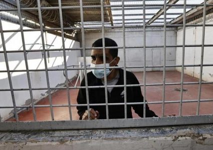 8 أشهر على عزل الأسير زكريا الزبيدي بظروف معيشية قاسية