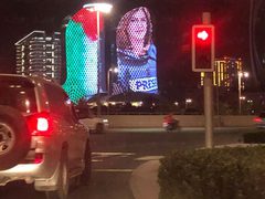 اضاءة أبراج لوسيل في العاصمة القطرية الدوحة بصورة شيرين أبو عاقلة والعلم الفلسطيني