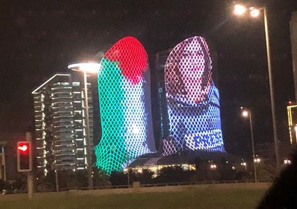 اضاءة أبراج لوسيل في العاصمة القطرية الدوحة بصورة شيرين أبو عاقلة والعلم الفلسطيني