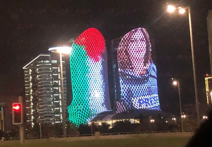 اضاءة أبراج لوسيل في العاصمة القطرية الدوحة بصورة شيرين أبو عاقلة والعلم الفلسطيني