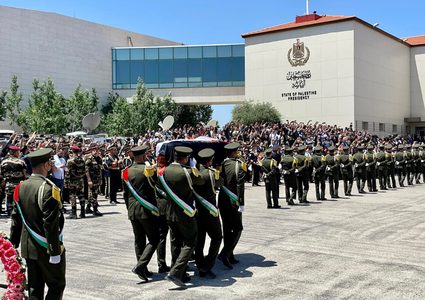 مشاهد من مراسم تشييع أبوعاقلة في مقر الرئاسة برام الله