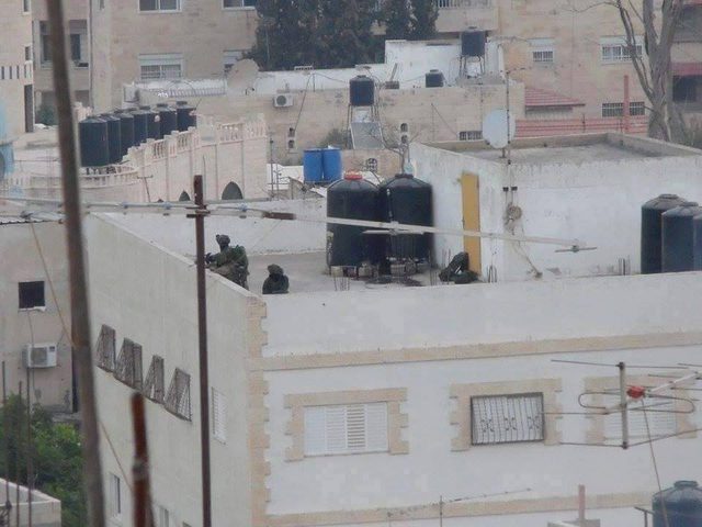 الاحتلال يقصف منزلا في مخيم جنين بالقذائف ويصيب شابا بالرصاص