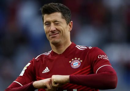 البايرن يكشف موقف ليفاندوفسكي النهائي من الرحيل