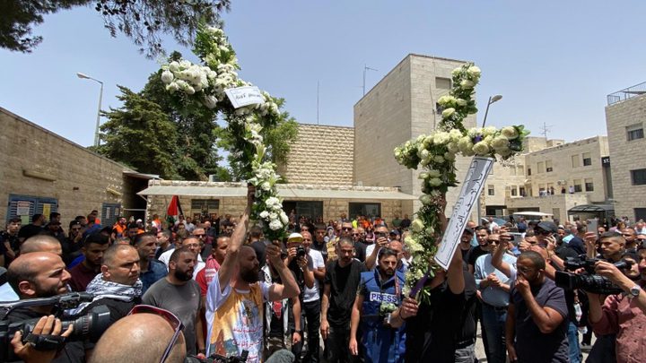 قوات الاحتلال تقتحم المستشفى الفرنسي بالقدس المحتلة وتعتدي على المشيعين