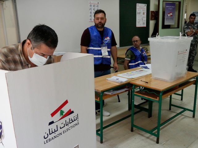 انتخابات لبنان: "مئات المخالفات" في الساعات الأولى