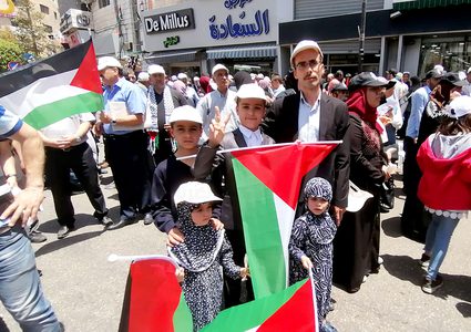 عشرات الآلاف من أبناء شعبنا يحيون ذكرى النكبة في مهرجان مركزي وسط رام الله