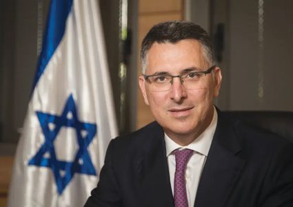 ساعر يدرس إمكانية ترحيل عائلات منفذي العمليات إلى غزة