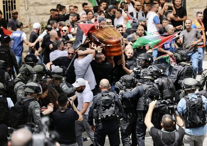 الفرنسي:شرطة الاحتلال هي الجهة الوحيدة التي مارست العنف خلال تشييع أبو عاقلة