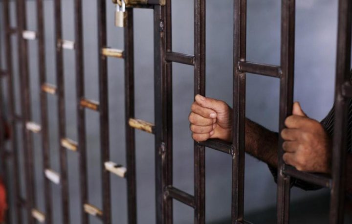 الاحتلال يواصل عزل المعتقلين بكري والعارضة في زنازين “رامون”