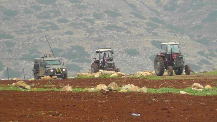 الاحتلال يعيق عمل المزارعين في حمصة بالأغوار