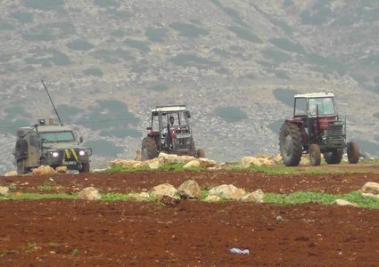 الاحتلال يعيق عمل المزارعين في حمصة بالأغوار