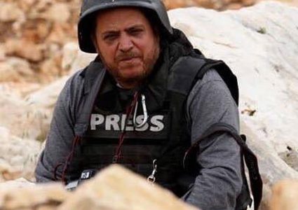 المصور الصحفي جعفر اشتية ينجو من محاولة دعس من قبل مستوطن قرب حاجز حوارة