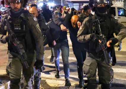 الاحتلال يعتقل شابا مقدسيا