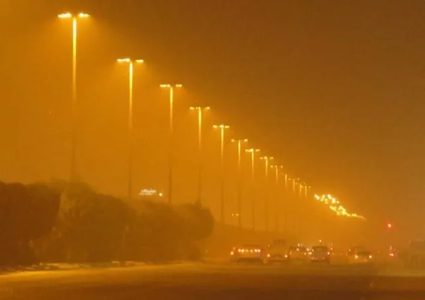 غبار الرياض يتسبب في تدني الرؤية الأفقية إلى 500 متر