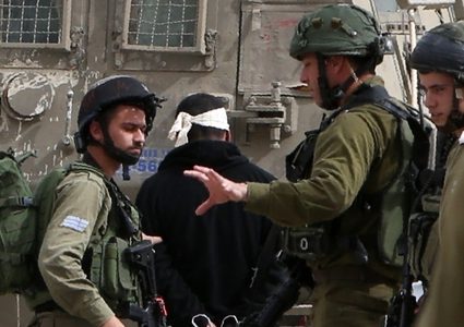 قوات الاحتلال تعتقل أربعة مواطنين من بيت دجن شرق نابلس