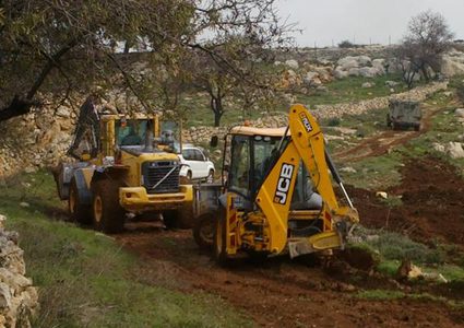 الاحتلال يجرف أراضي في جالود جنوب نابلس