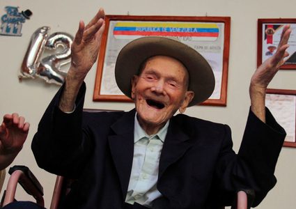 أكبر رجل في العالم.. مزارع فنزويلي عمره 112 عاما
