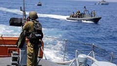 زوارق الاحتلال تستهدف الصيادين في بحر شمال غزة