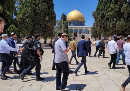 مستوطنين يقتحمون الأقصى ويؤدون طقوسا تلمودية في باحاته