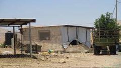 مستوطن يخرب محتويات "كرفان" في امريحة في يعبد