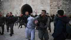 الاحتلال يعتقل ثلاثة شبان من القدس