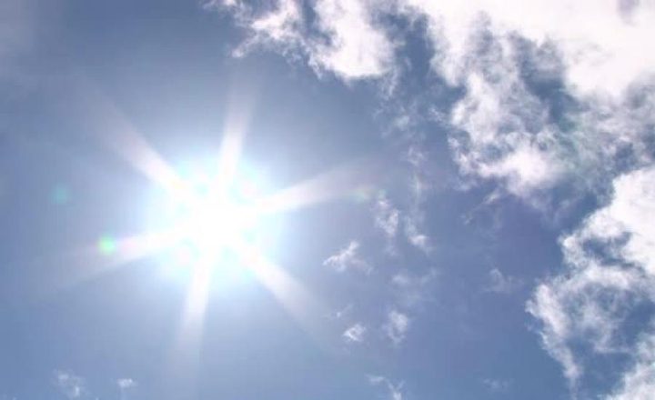 الطقس: أجواء حارة في ساعات النهار و لطيفة ليلا