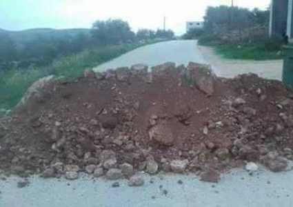 الاحتلال يواصل إغلاق طرق فرعية في حوارة جنوب نابلس