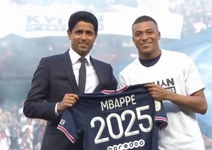 ناصر الخليفي يعلن تجديد عقد كيليان مبابي مع باريس سان جيرمان