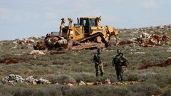 مستوطنون يواصلون تجريف أراضٍ في الأغوار