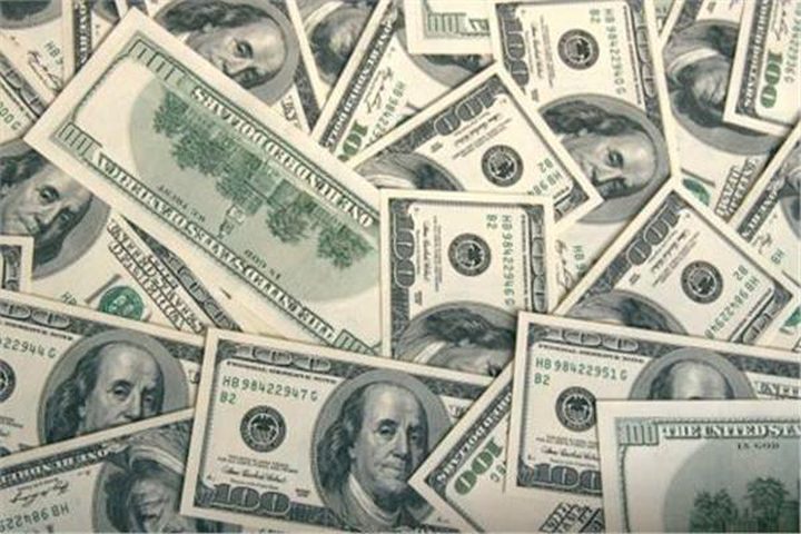 الدولار يتجه لتسجيل أدنى أسبوع منذ فبراير متأثراً بتراجع عوائد سندات الخزانة