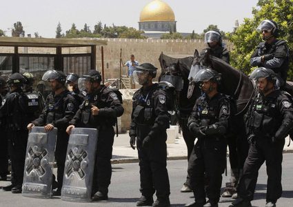 شرطة الاحتلال تحتجز رئيس وحدة الاعلام في وزارة شؤون القدس