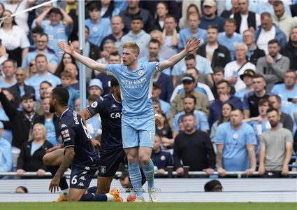 مانشستر سيتي يتوج بطلا للدوري الإنجليزي بـ "5 دقائق مثيرة"