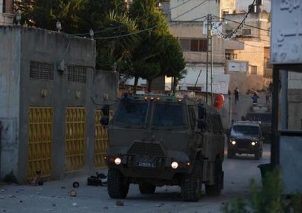 جنين: قوات الاحتلال تقتحم قرية رمانة وتنصب حاجزًا عسكريًا على مدخلها