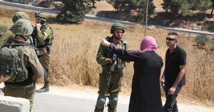 قوات الاحتلال تعتدي على فتاة في البلدة القديمة بالخليل