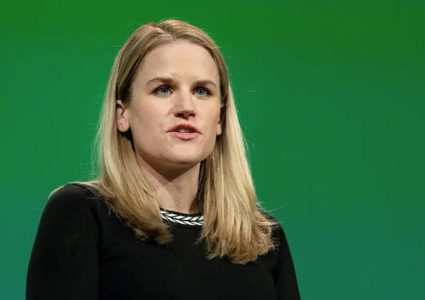 مسربة أسرار فيسبوك تحذر من ميتافيرس