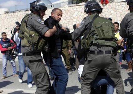 قوات الاحتلال تعتقل شابا مقدسيا