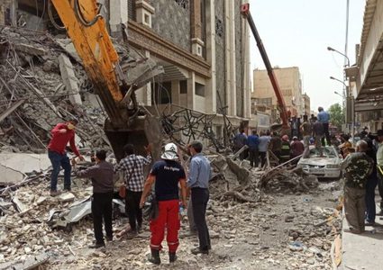 إيران: 10 قتلى في انهيار مبنى في آبادان