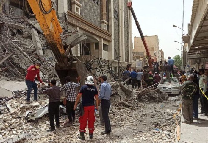 إيران: 10 قتلى في انهيار مبنى في آبادان