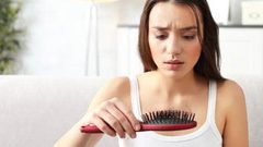 10 أسباب لتساقط الشعر