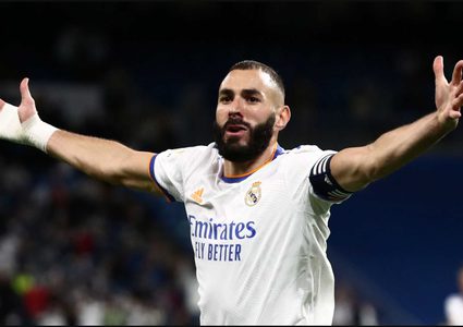 بنزيما لاعب الموسم في ريال مدريد