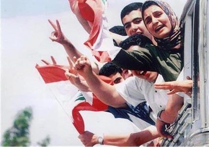 اللبنانيون يحتفلون بتحرير الجنوب في الذكرى 22 لانسحاب الاحتلال الإسرائيلي منه