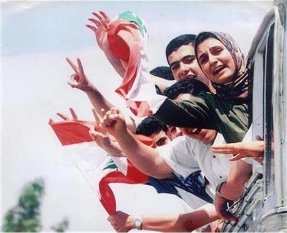 اللبنانيون يحتفلون بتحرير الجنوب في الذكرى 22 لانسحاب الاحتلال الإسرائيلي منه