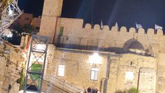 الاحتلال يمهد لتركيب مصعد كهربائي في الحرم الإبراهيمي ويدخل آليات ثقيلة