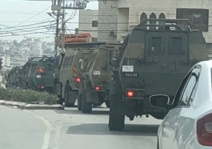 قوات الاحتلال تقتحم طولكرم وتداهم عدة منازل