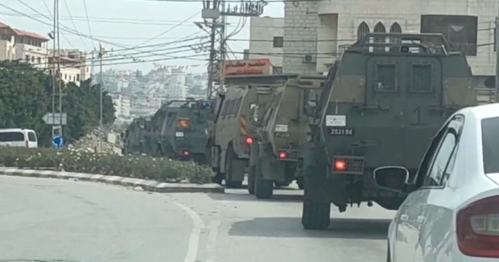 قوات الاحتلال تقتحم طولكرم وتداهم عدة منازل