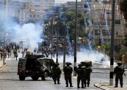 نابلس: إصابات بالاختناق خلال مواجهات مع الاحتلال على مدخل بزاريا